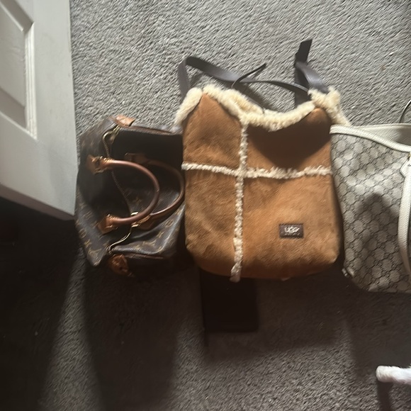 UGG HANDBAG; hard to find chestnut with attached coin purse very gently used - Picture 7 of 7